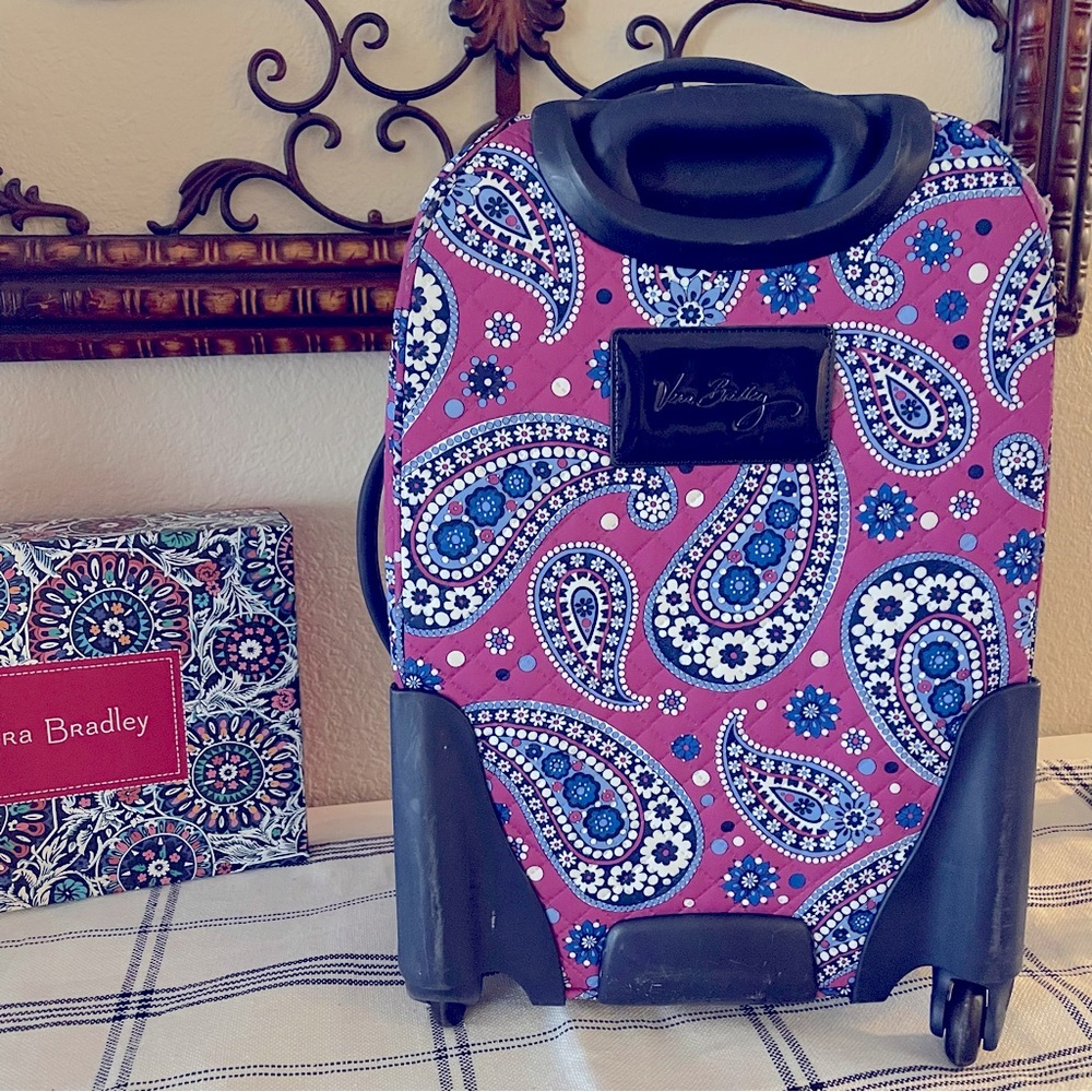 Vera Bradley spinner carry on - Picture 3 of 16